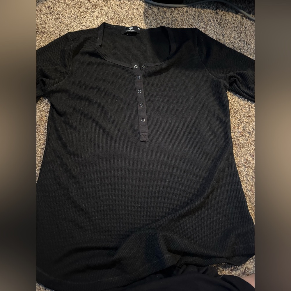 Twenty5A button down top with thumb holes